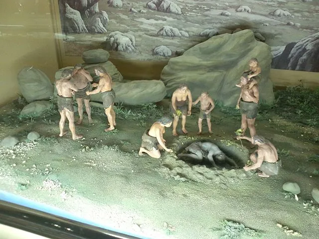 Реконструкция неандертальских похорон // wikipedia.org