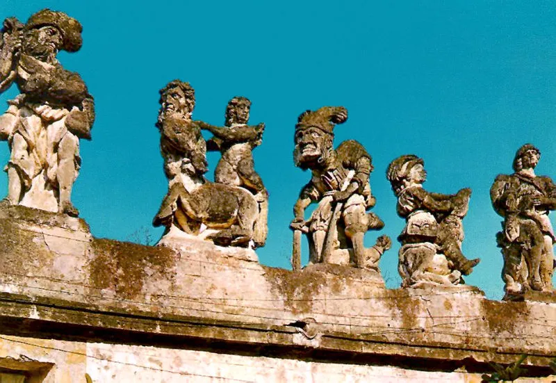 Гротескные фигурки на портике виллы Палагония // Wikipedia Commons