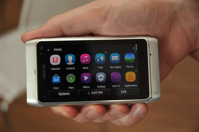 Смартфон Nokia на платформе Symbian, 2011 год