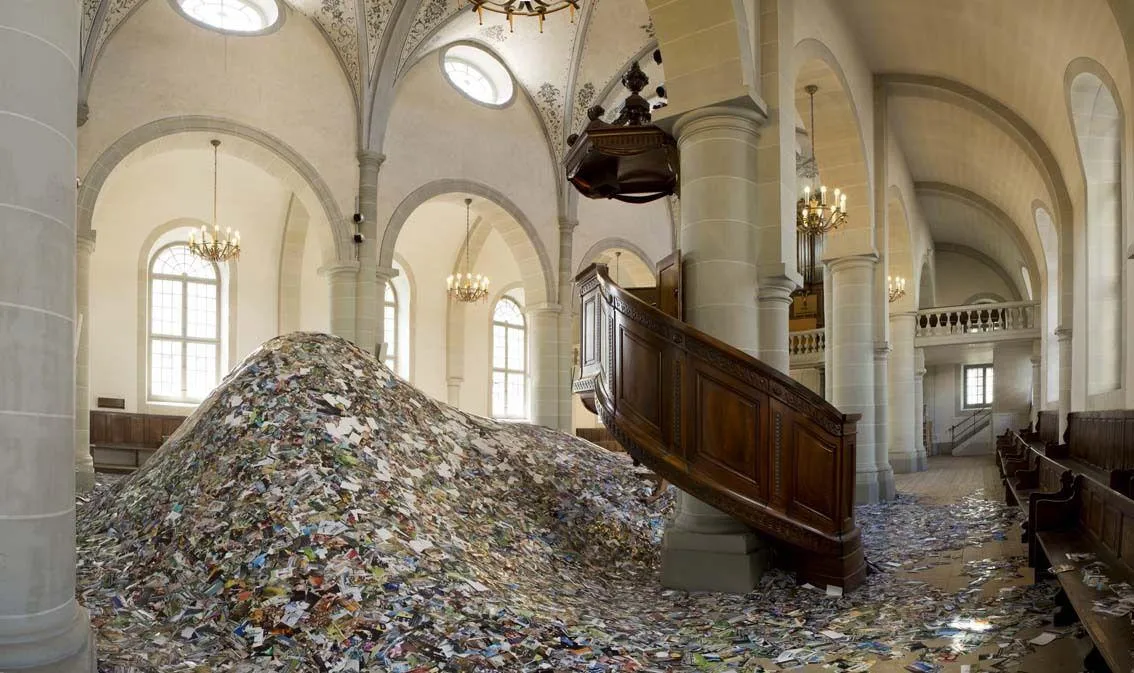 Инсталляция Эрика Кессельса, который распечатал все снимки, загруженные в Flickr, 2011