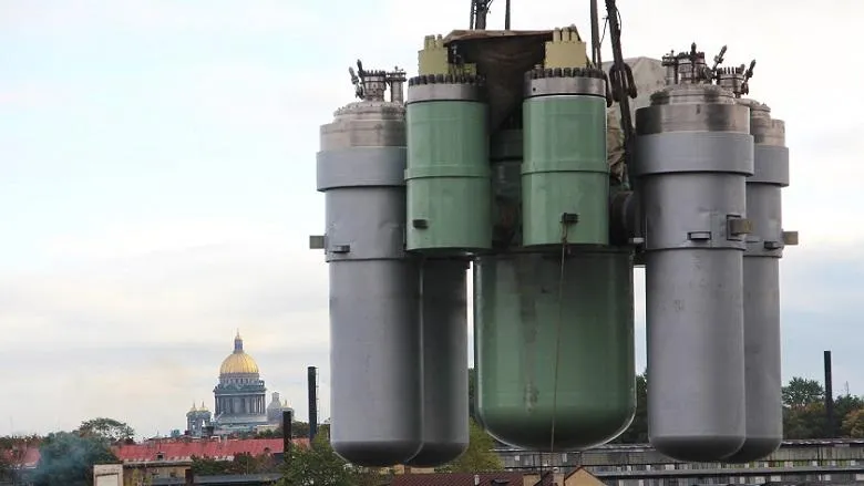 Установка парогенерирующего блока ядерной энергетической установки КЛТ-40С на ПАТЭС «Академик Ломоносов» // Балтийский завод