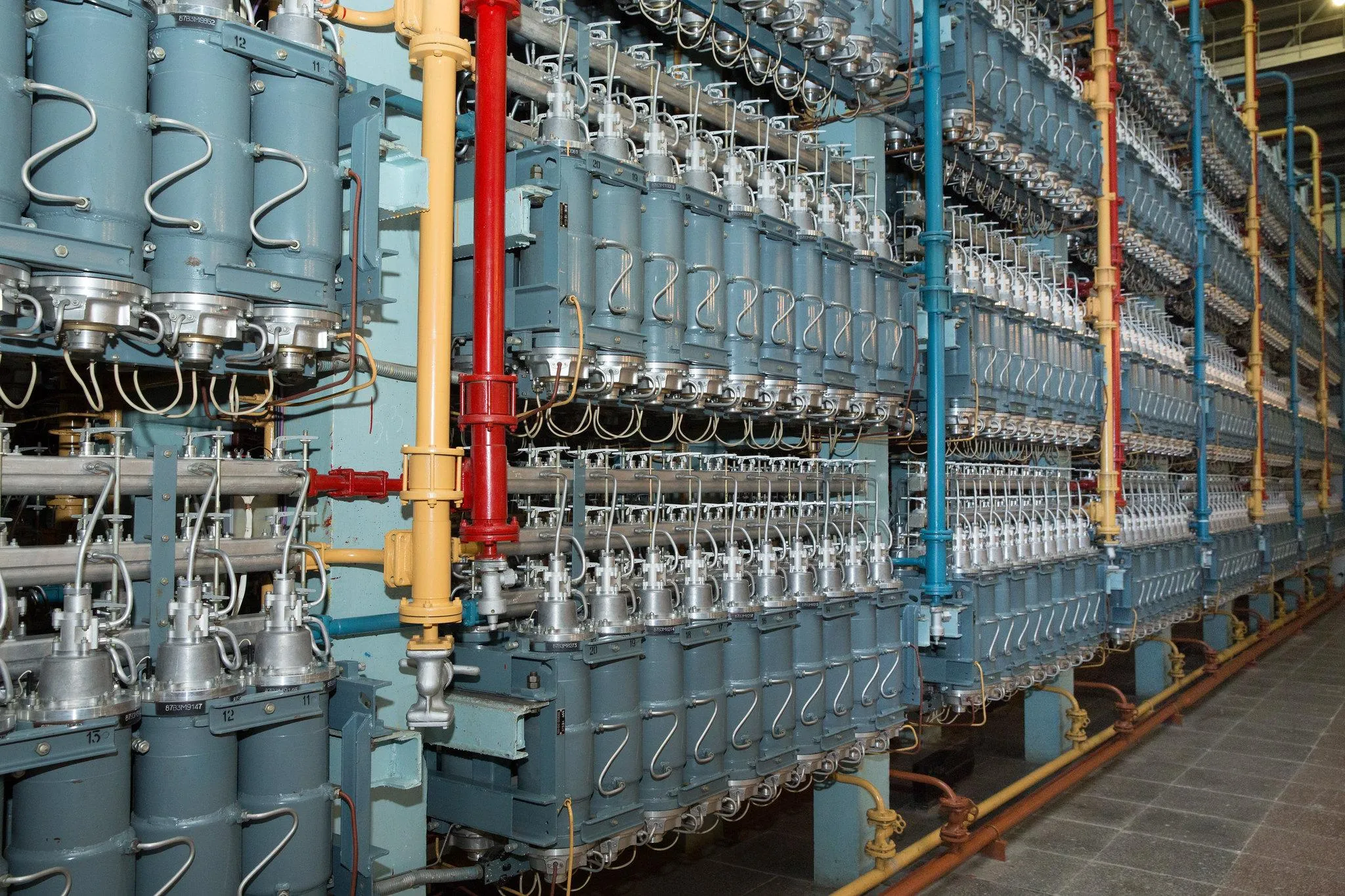 Работа основного технологического цеха разделительного производства УЭХК