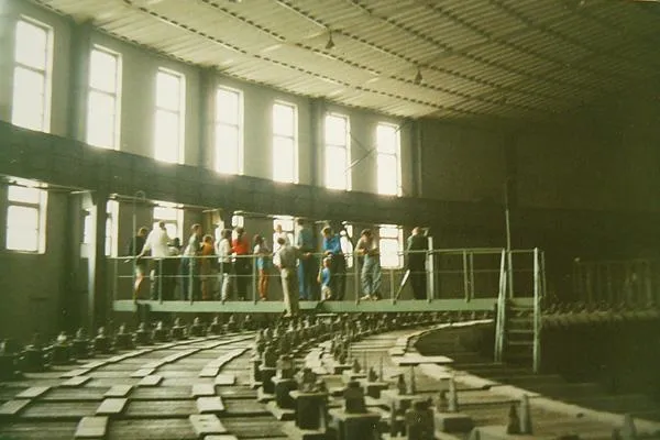 Магнит синхрофазатрона в Дубне. Сегодня внутри этого магнита размещен