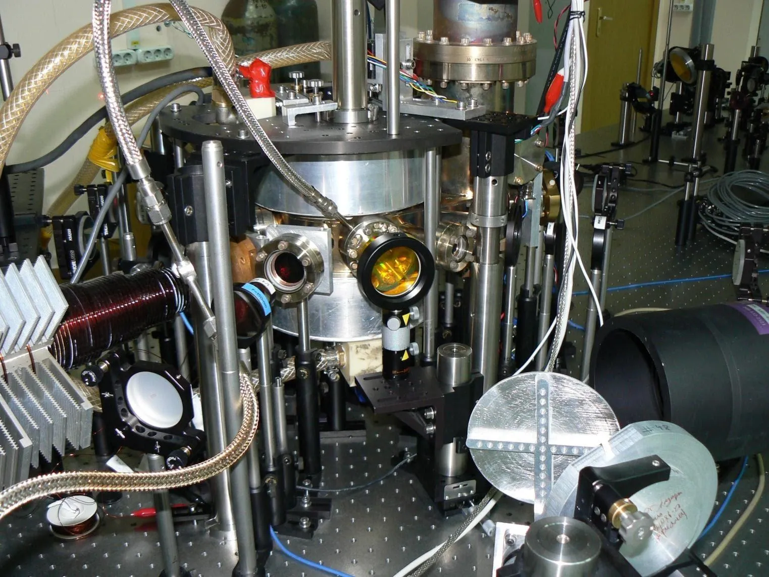 Часть установки по получению газа ферми-атомов при температуре 10 нанокельвинов,