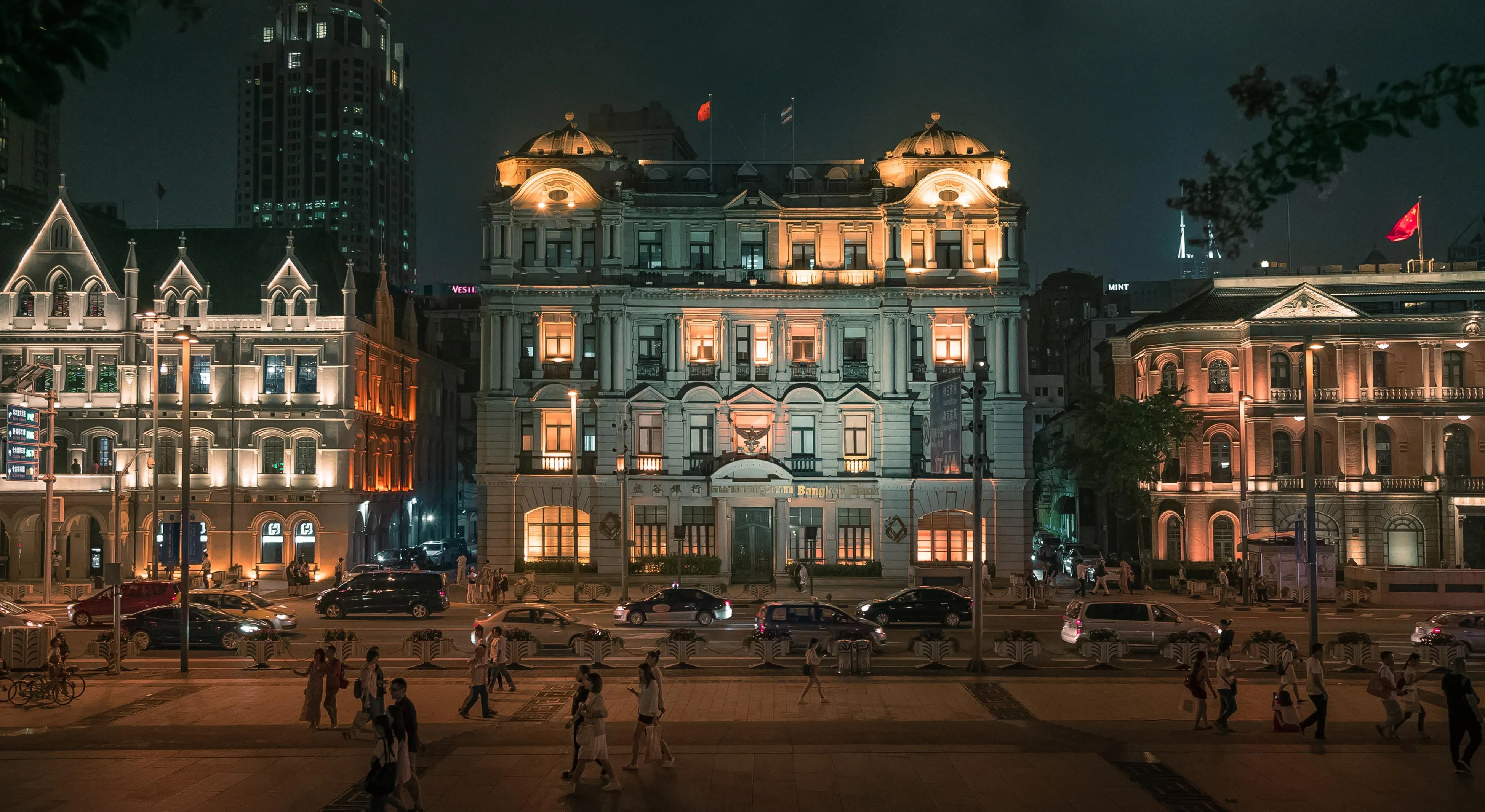 Шанхайский банк / unsplash