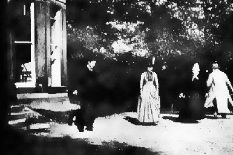 Кадр из фильма Луи Лепренс «Сцена в саду Раундхэй».