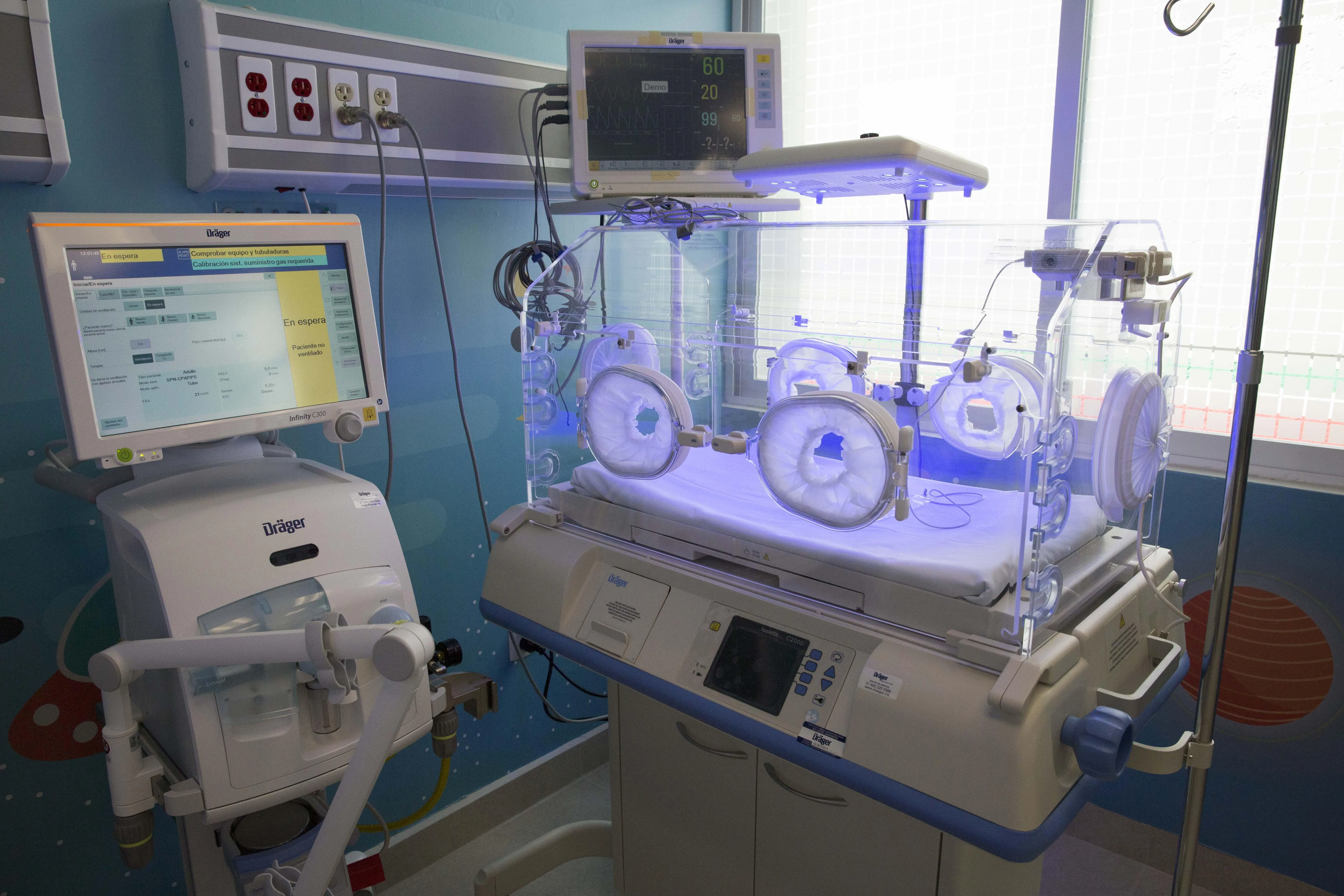 Инкубатор для поддержания новорожденных детей / Presidencia de la República