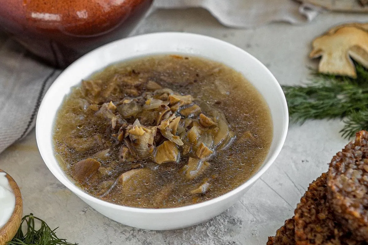 Валаамскія щи (постныя, съ бѣлыми грибами) съ гречневиками изъ «Добрянки».