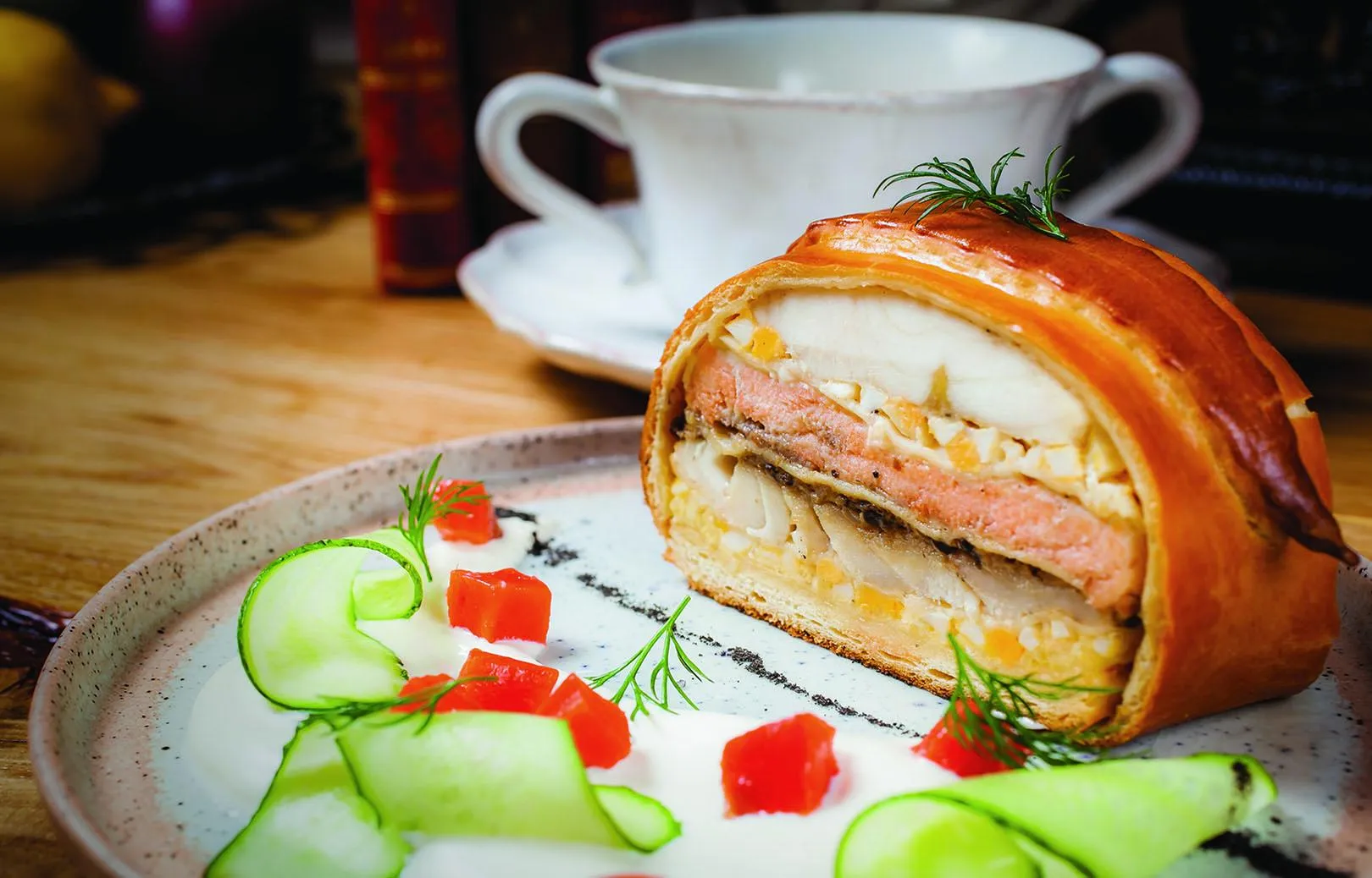 Кулебяка въ московскомъ ресторанѣ «Матрёшка». Исполненіе и фото брендъ-шефа