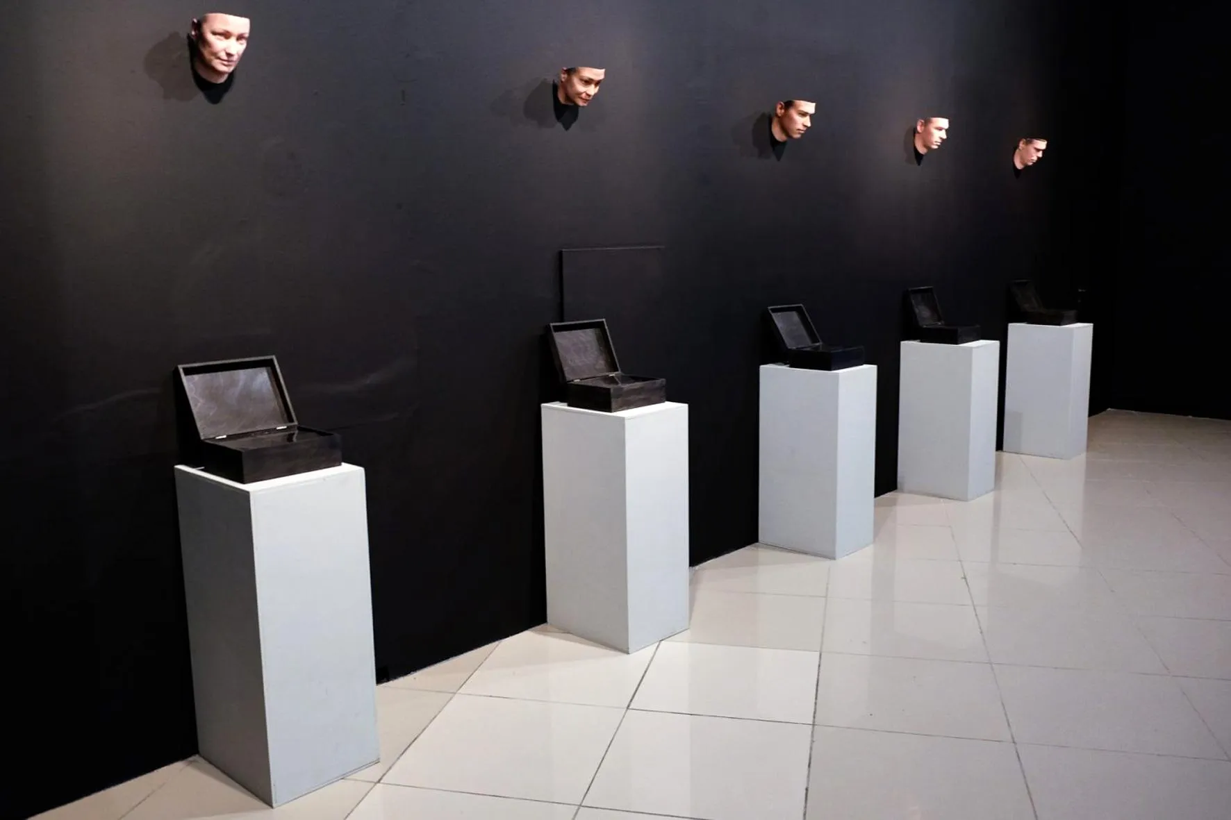 Хизер Дьюи-Хагборг (США). «Образы незнакомцев». Трехмерная реконструкция