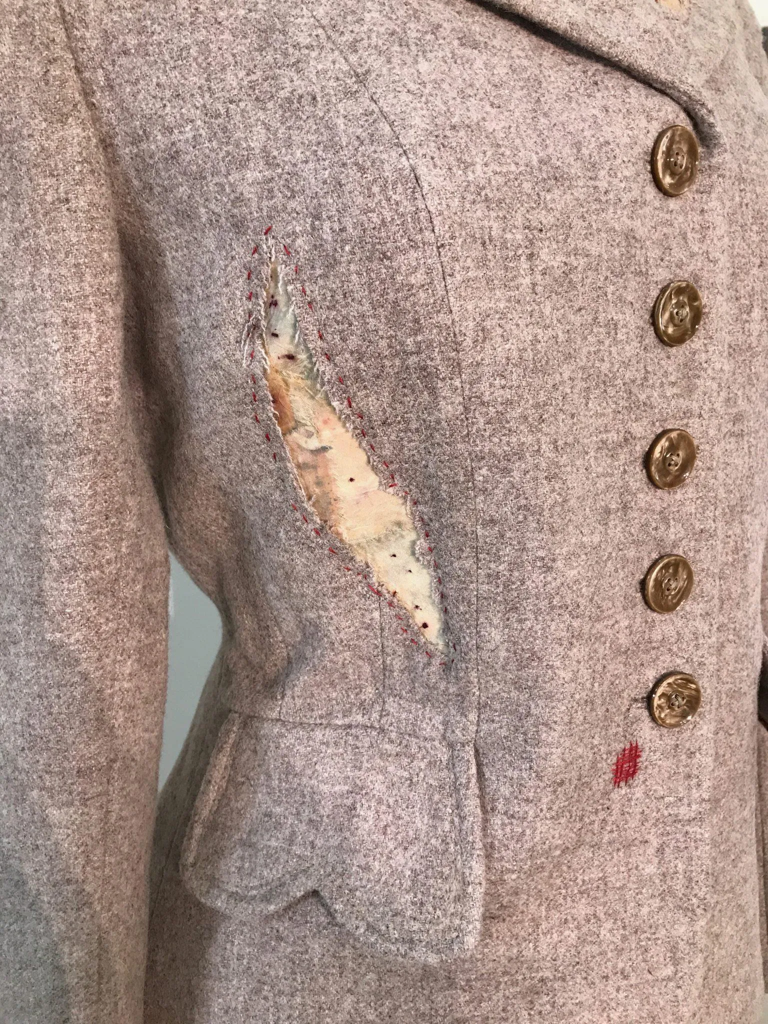 «Как довольствоваться тем, что есть, и чинить одежду»/ Make Do And Mend (2016–2017)