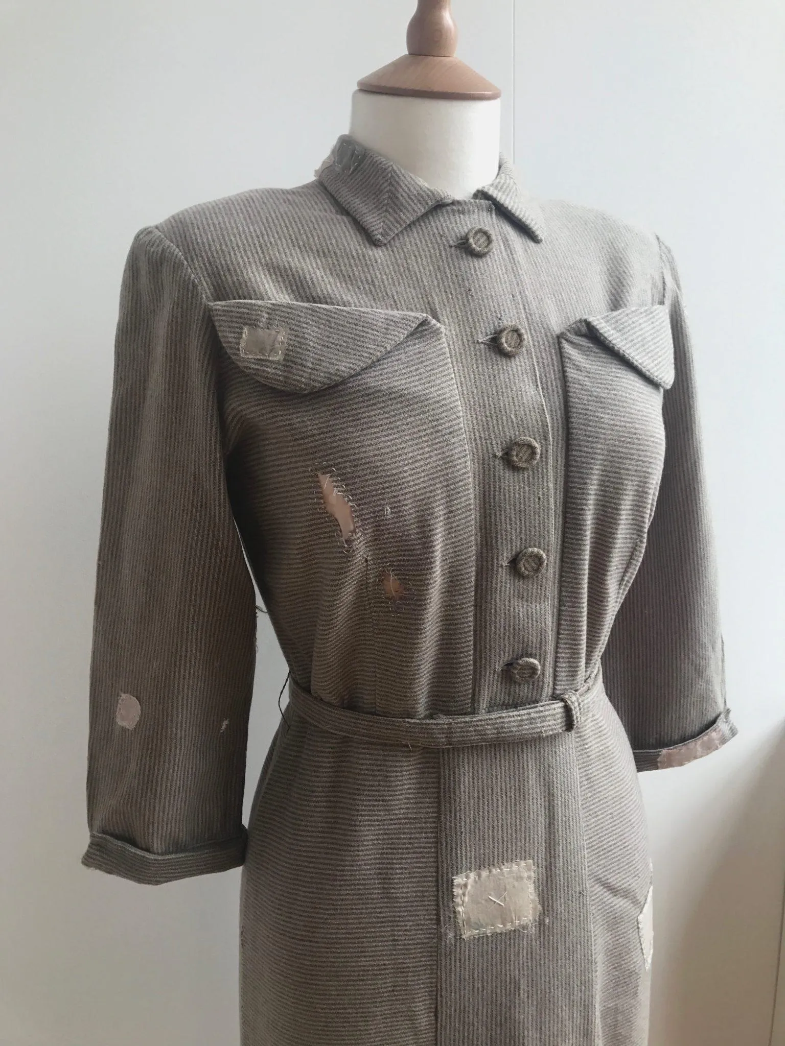 «Как довольствоваться тем, что есть, и чинить одежду»/ Make Do And Mend (2016–2017)