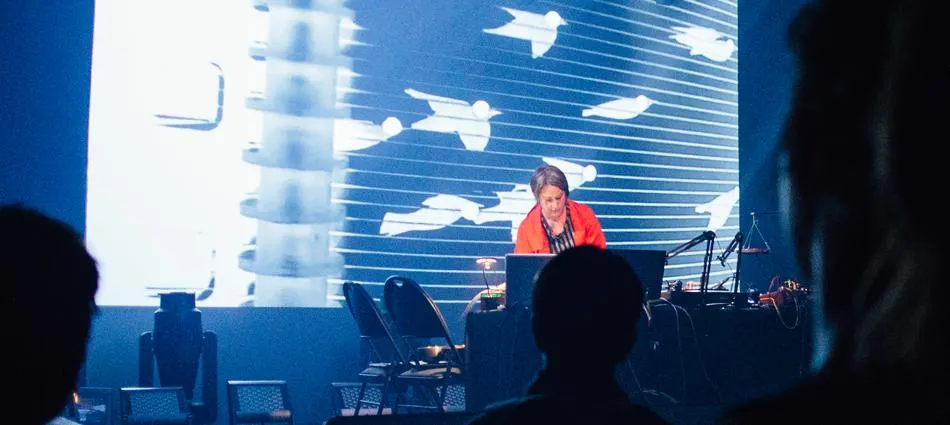 Чирикающая машина/Twittering machine (2019)