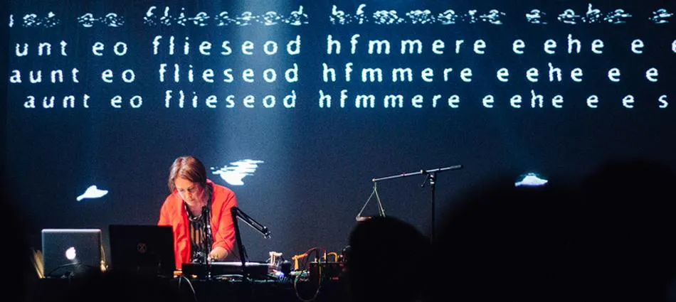 Чирикающая машина/Twittering machine (2019)