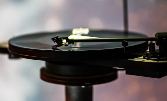 Переосмысление мессы землетрясений /Earthquake mess reimagined (2022)