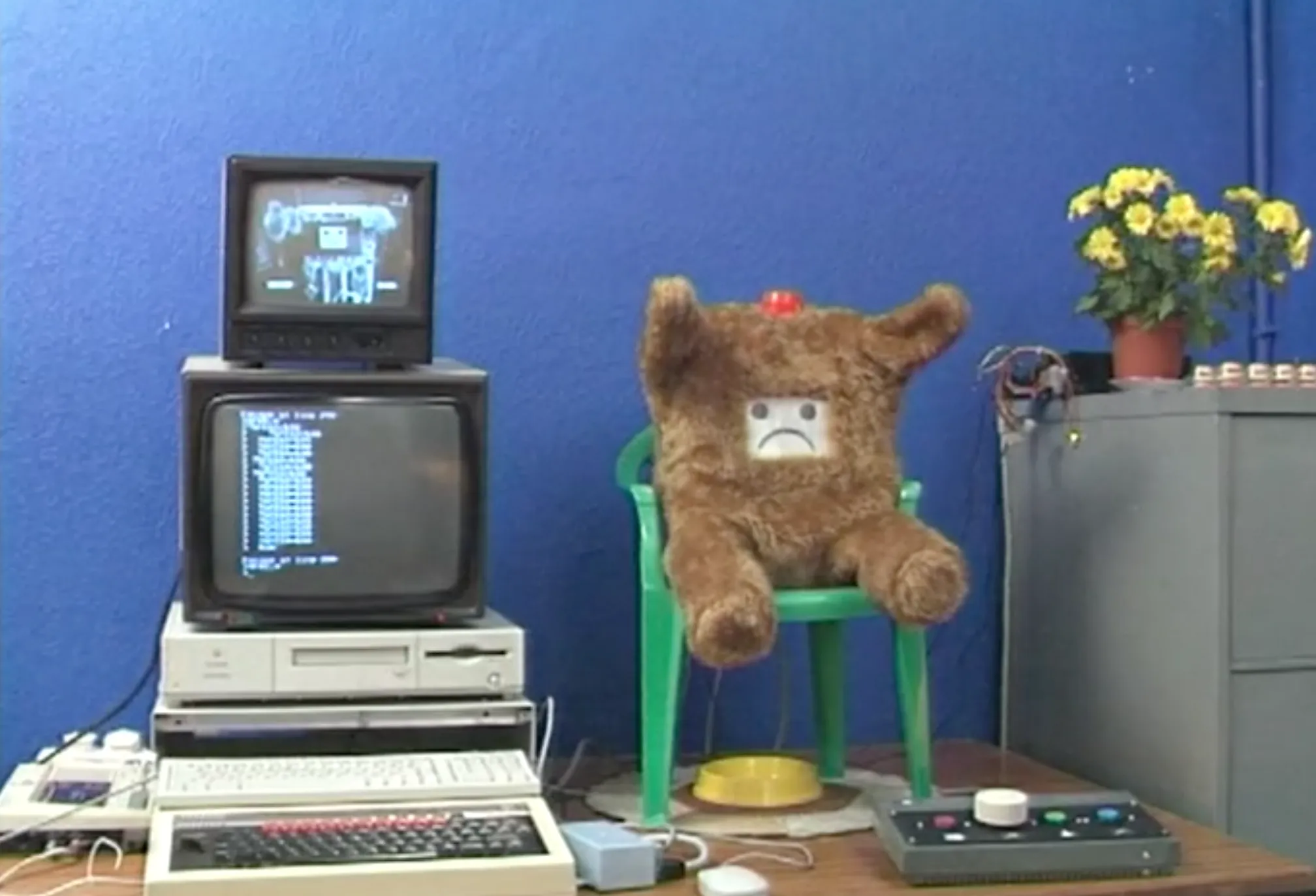 Переосмысление мессы Пушистый тамагочи/Fluffy Tamagotchi (1998)землетрясений /Earthquake mess reimagined (2022)