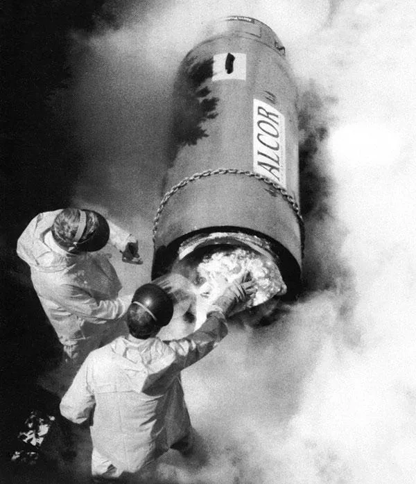 Капсула с телом Джеймса Бедфорда